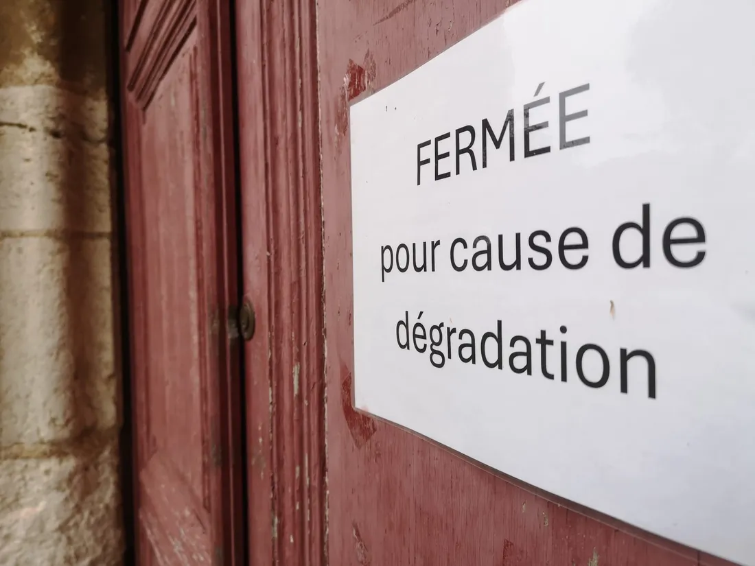 panneau fermé pour dégradation