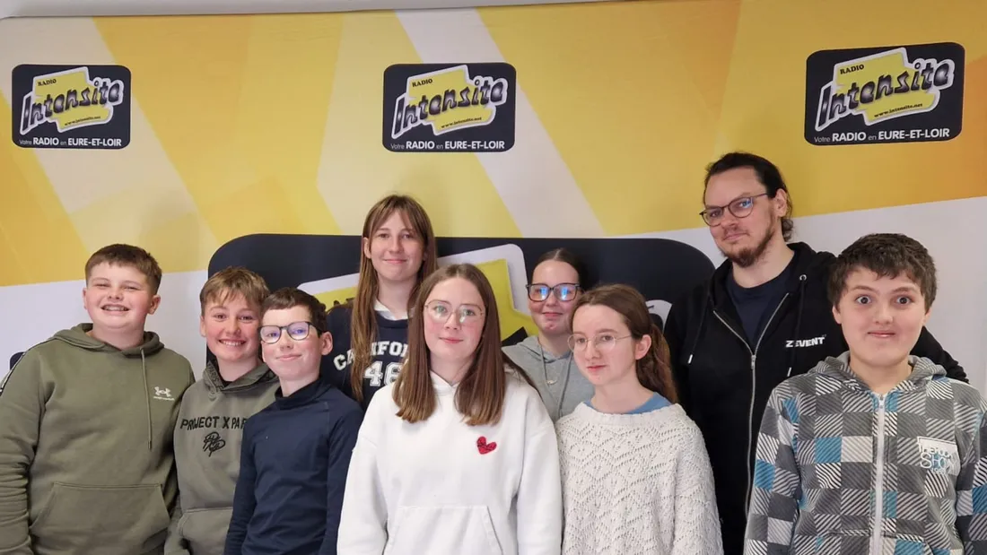 Des élèves du collège Zola de Châteaudun aux commandes de Radio Intensité