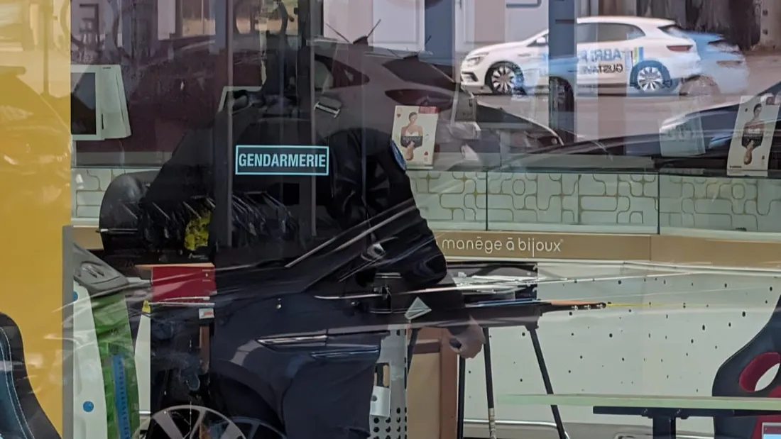 gendarme le manège à bijoux