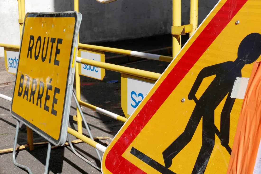 Illustration panneau route travaux
