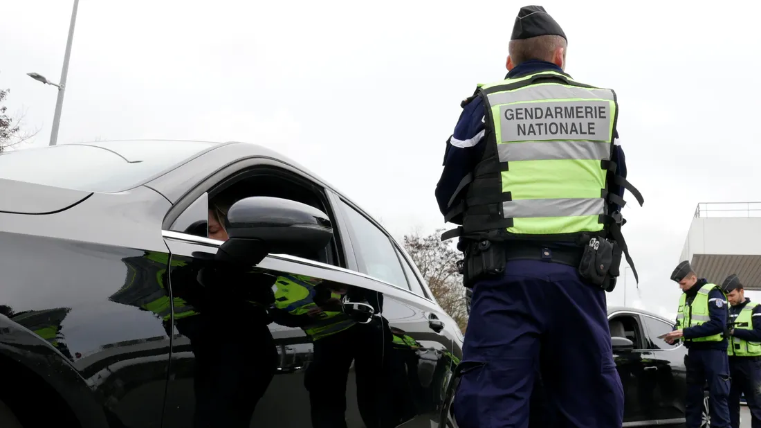 Contrôle routier gendarme
