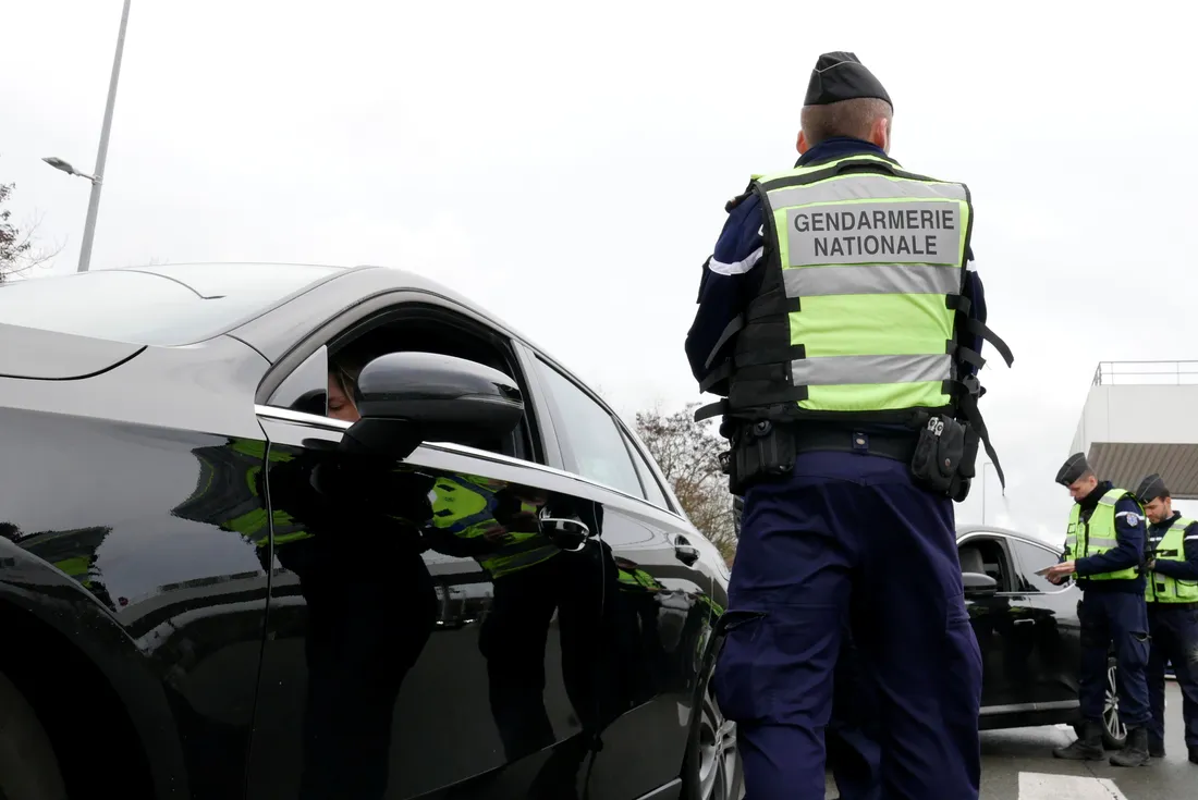 Contrôle routier gendarme