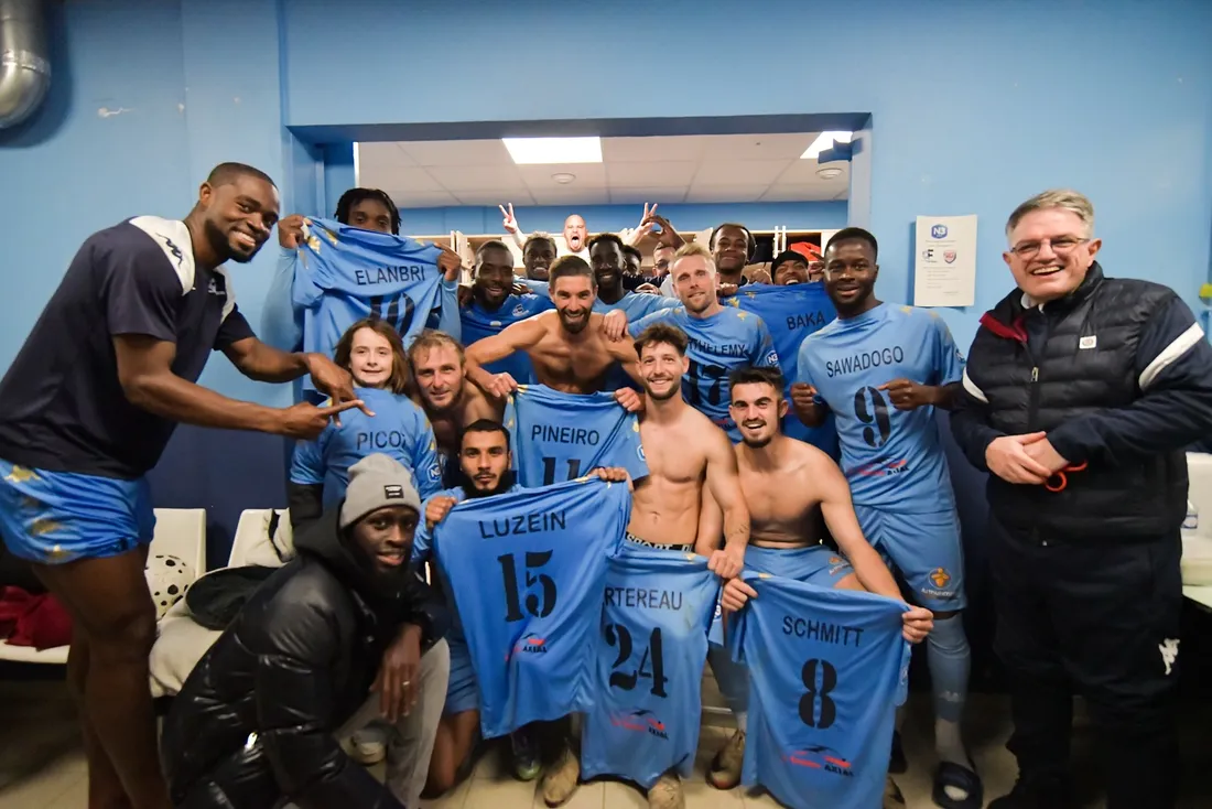 C'Chartres Football après leur victoire face à Saint-Geneviève-des-Bois