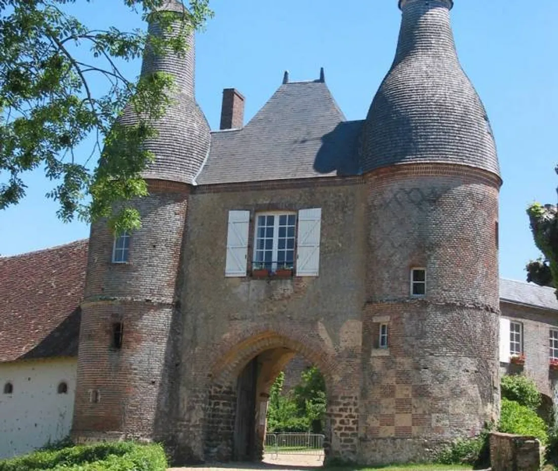 ARVILLE Commanderie entrée