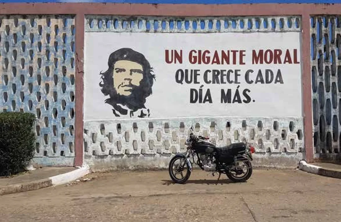 FLEURY-LES-AUBRAIS (45) - Documentaire : Cuba