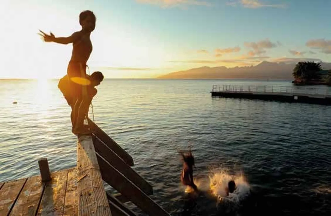 FLEURY-LES-AUBRAIS (45) - Documentaire : Polynésie, d'île en îles