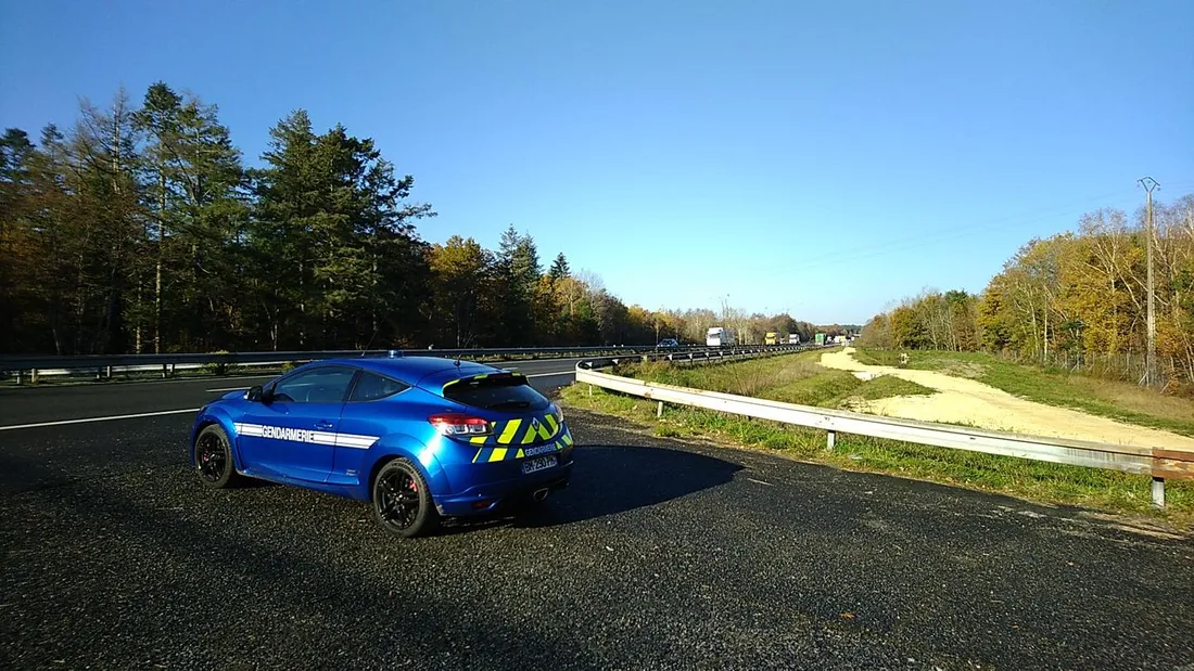 Contrôle routier, gendarmerie, voiture
