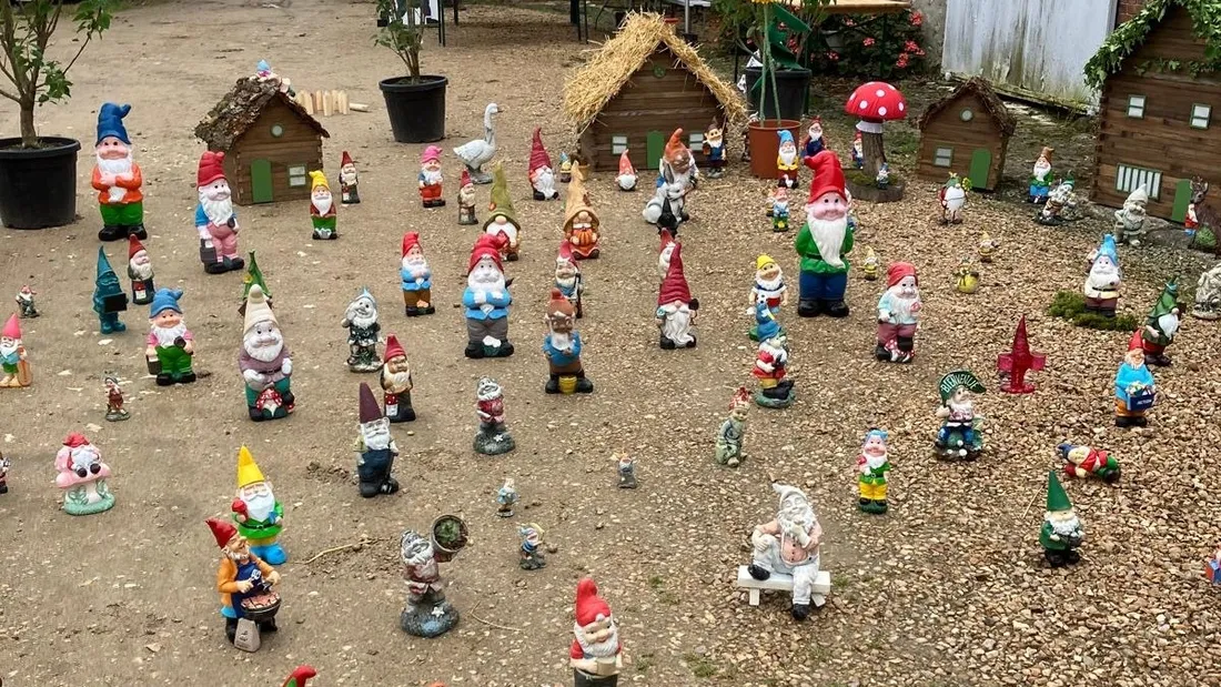 « Umpeau, Capitale Nainternationale », nain de jardin