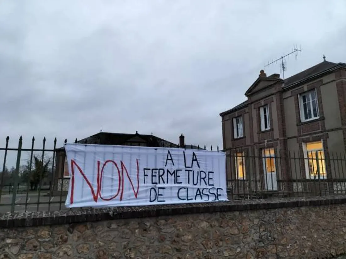 Mobilisation des parents d'élèves à Dangeau © Pauline Eniluap