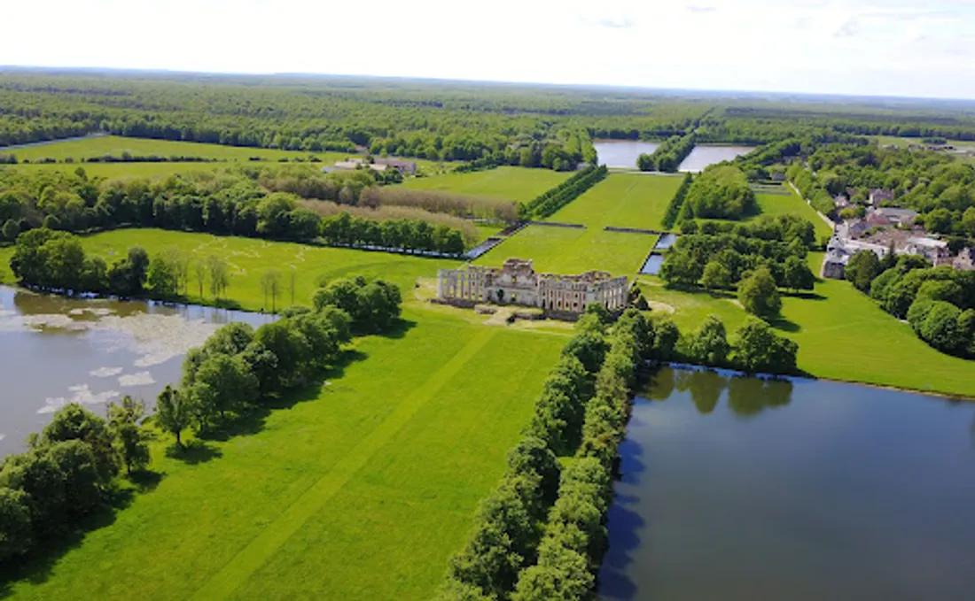LA FERTÉ-VIDAME - Visite théâtralisée du parc et des châteaux