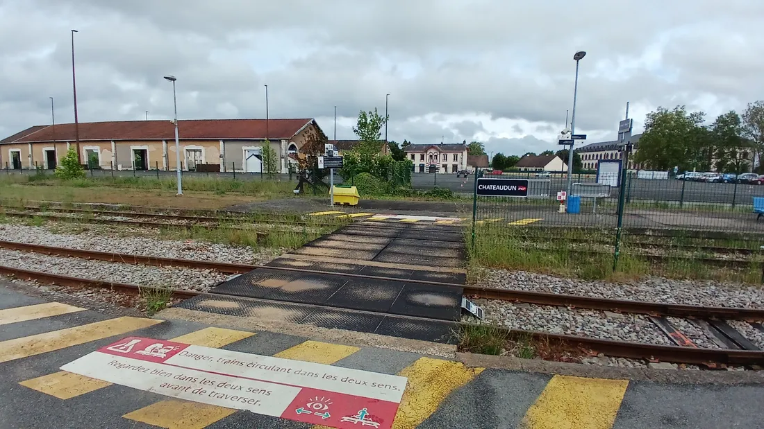 création passerelle / quais gare de Châteaudun
