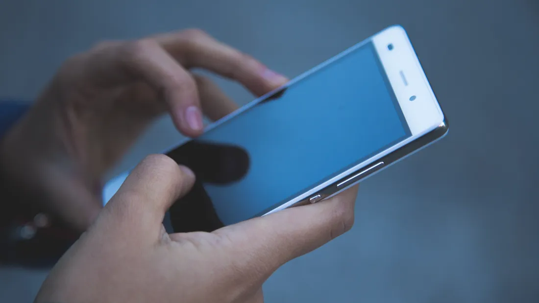 téléphone, jeunesse, réseaux sociaux, loi