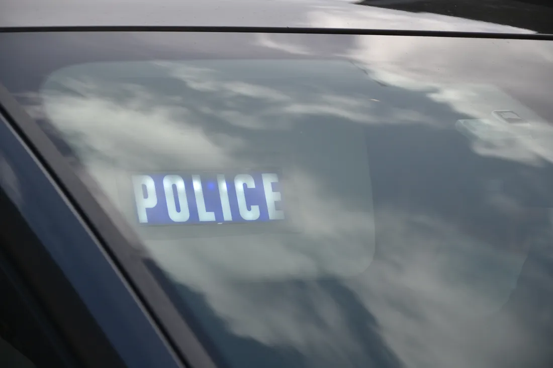 police pare soleil voiture