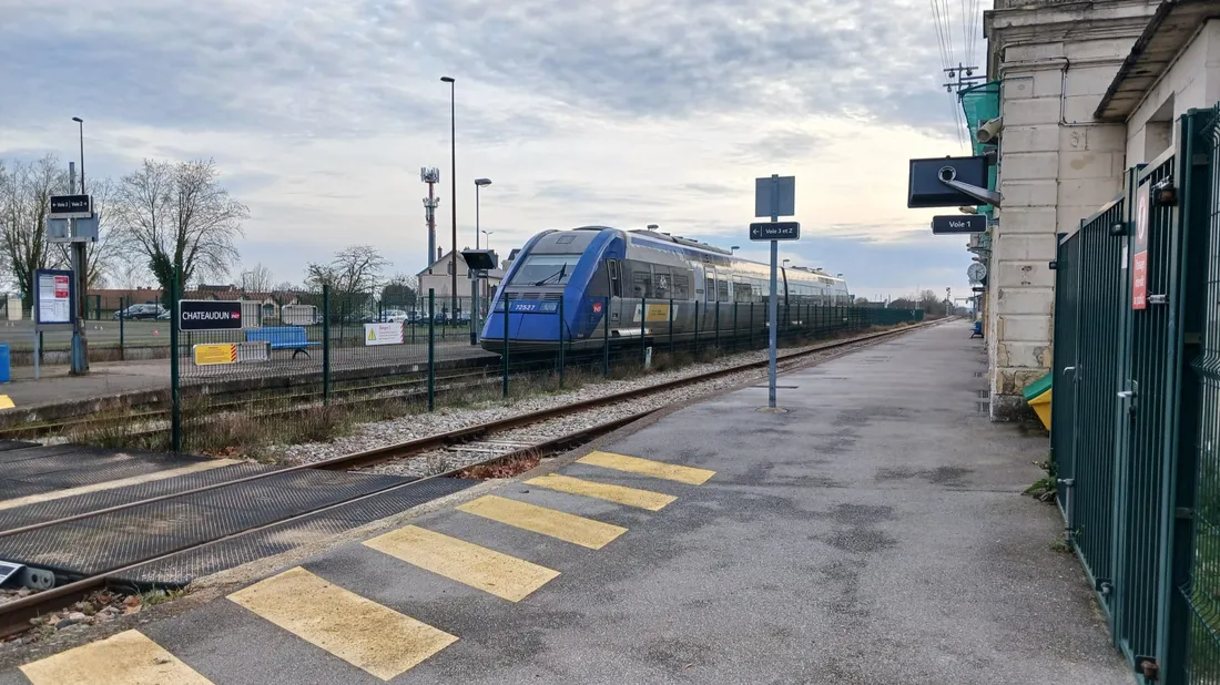 TER, Châteaudun, Train