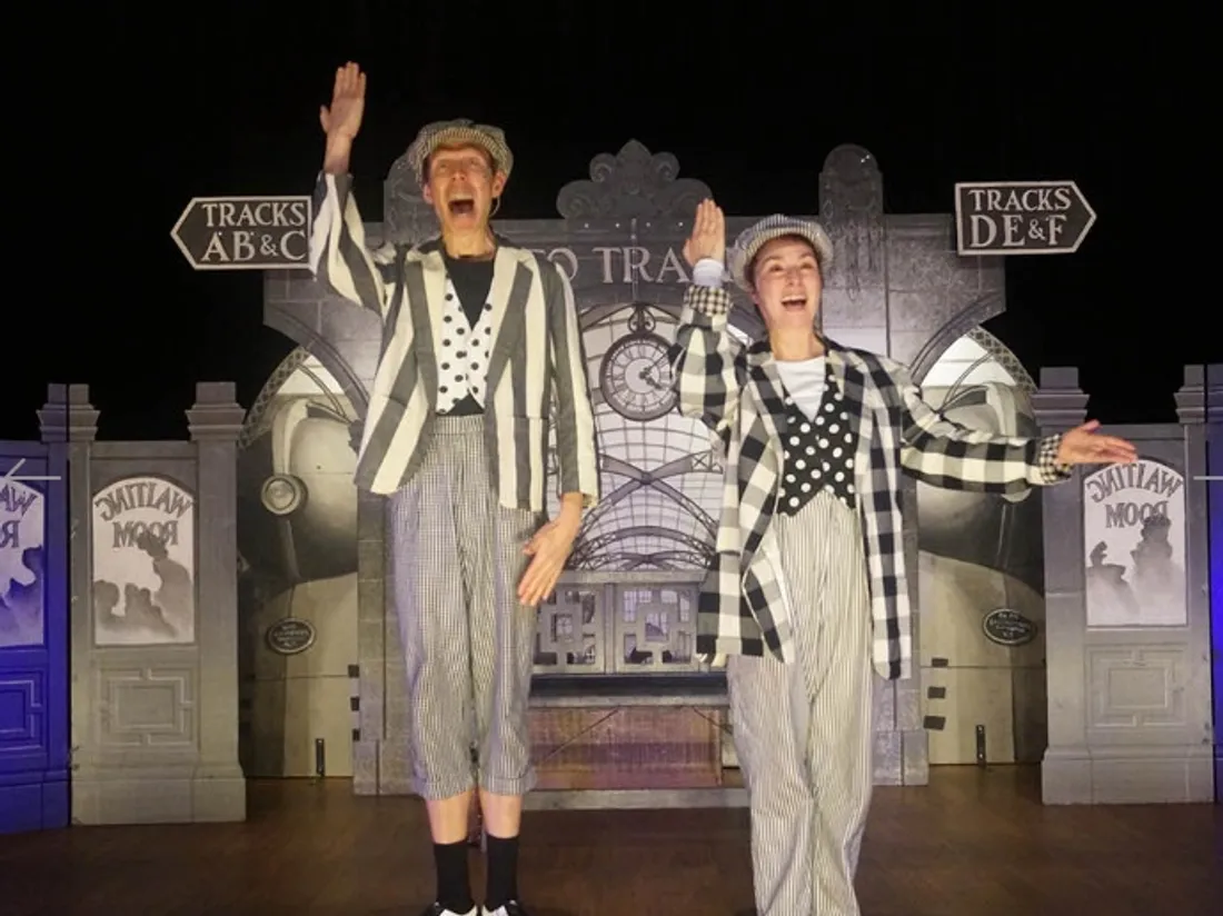 SAINT-JEAN-DE-LA-RUELLE (45) - Music-hall : Little Red Ridding Hood