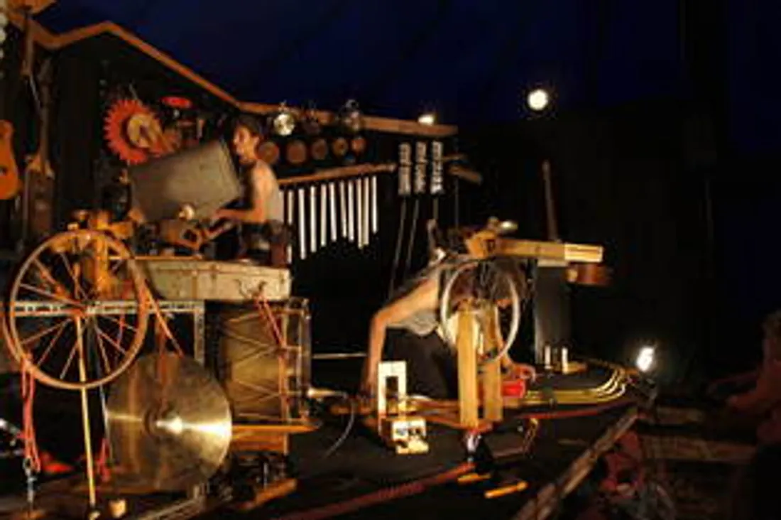 SAINT-JEAN-DE-LA-RUELLE (45) - Spectacle : Aux puces superphoniques