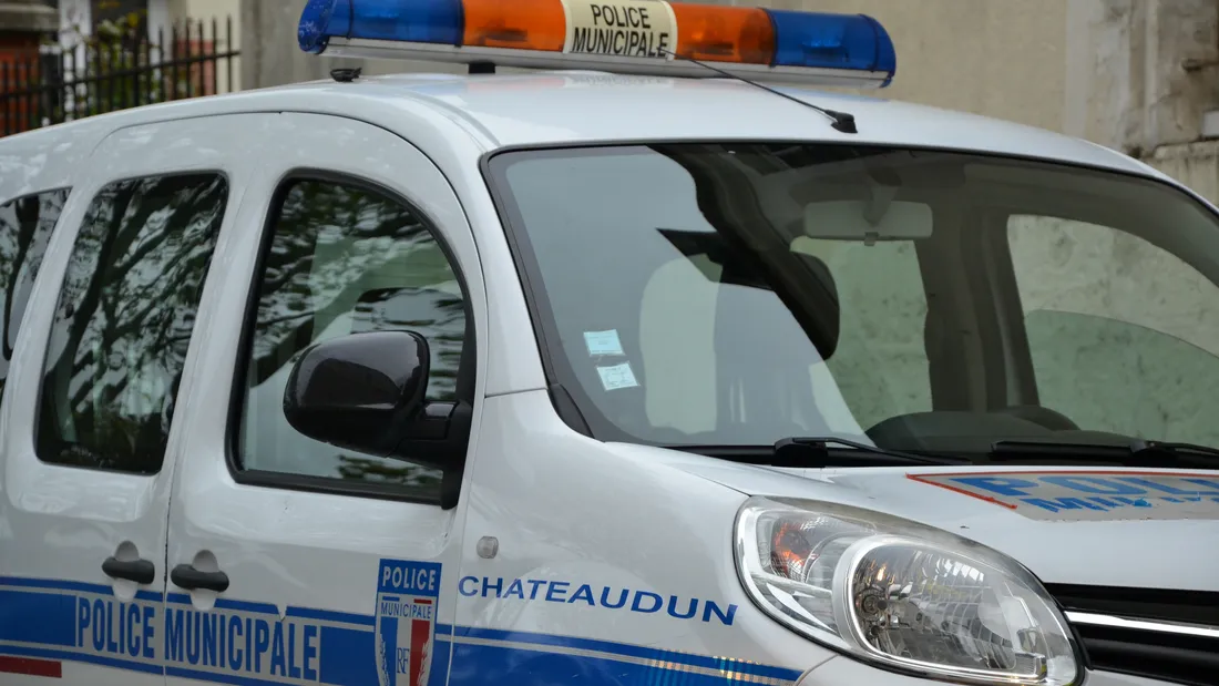 police municipale chateaudun voiture