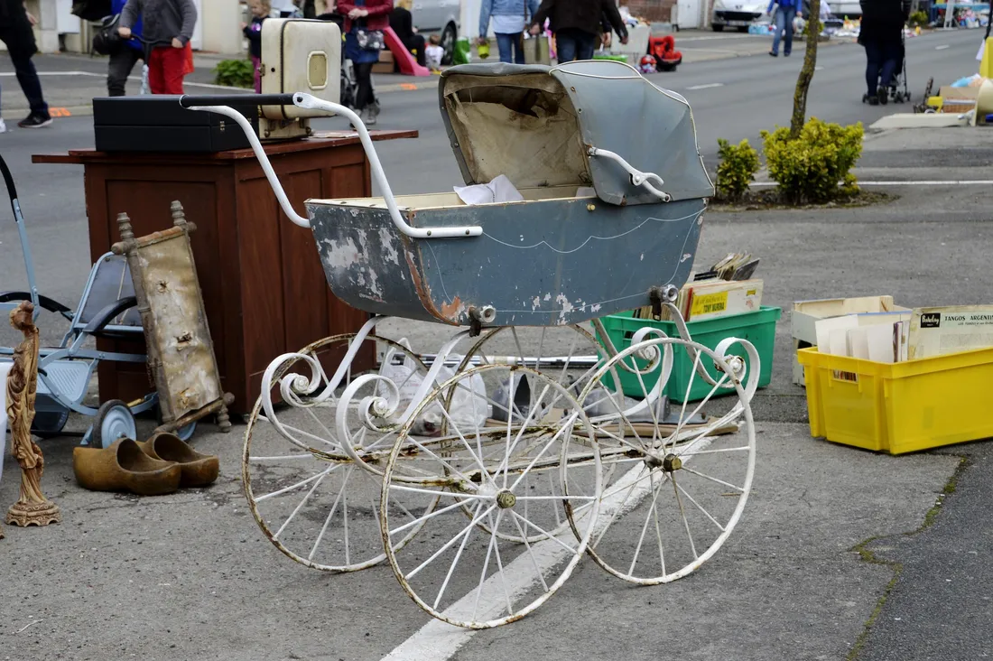 brocante berceau landeau ancien