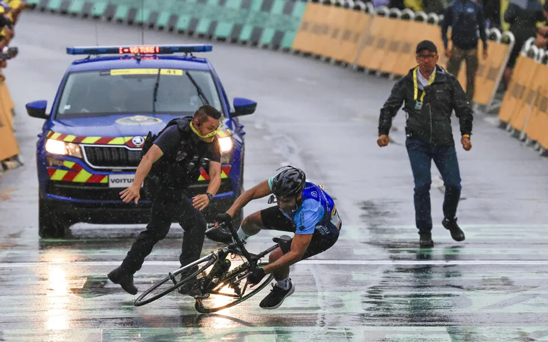 cycliste écarte du tour
