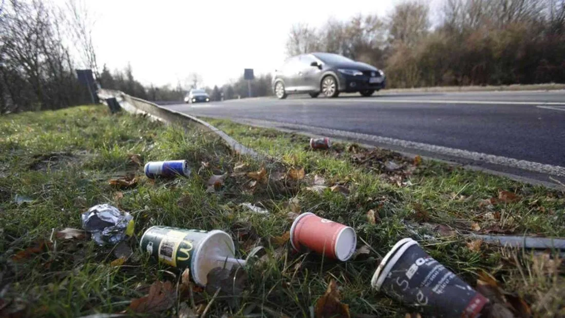 déchets voitures autoroutes