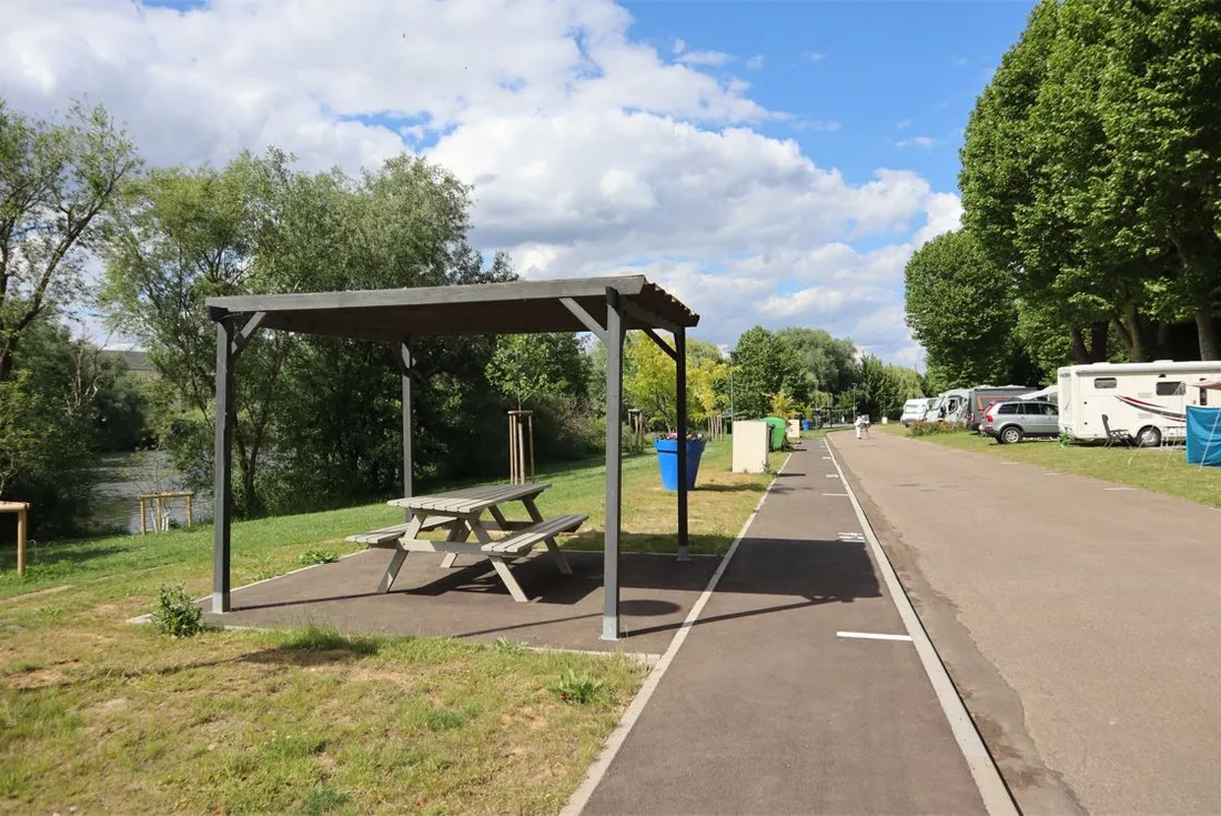 Le camping municipal de Metz / Joscelyn Lapart