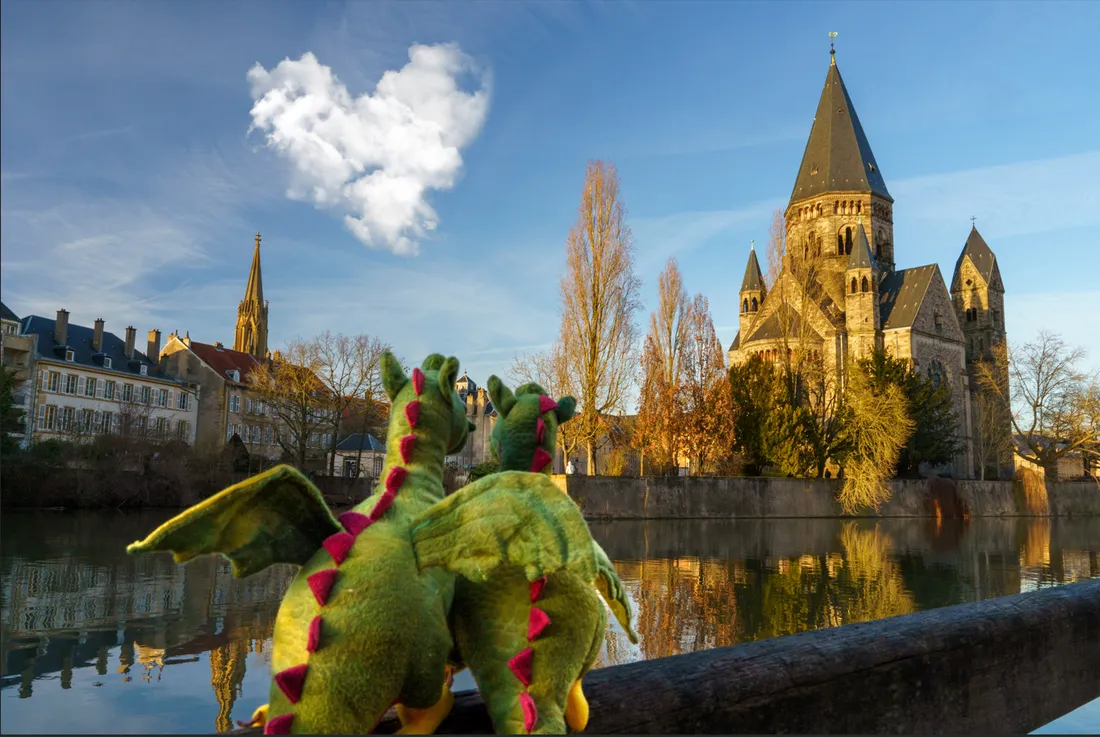 Graoully devant le Temple Neuf