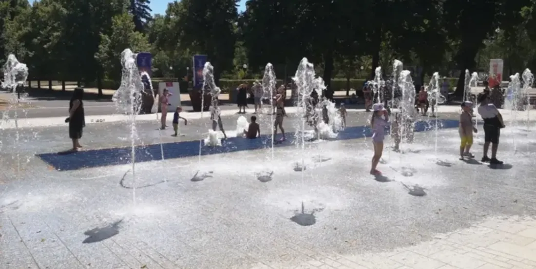 Les jets d'eau du parc de la Pépinière à Nancy (Meurthe-et-Moselle).