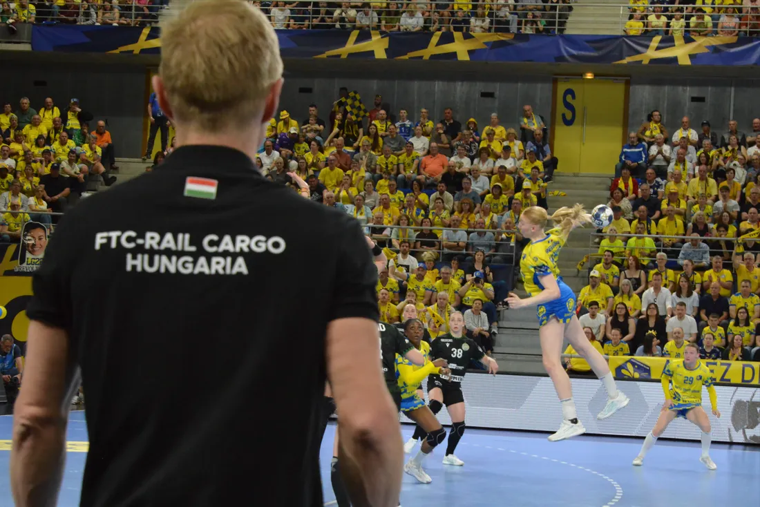 Sous le regard attentif de Jesper Jensen, les Dragonnes imposent leur jeu.