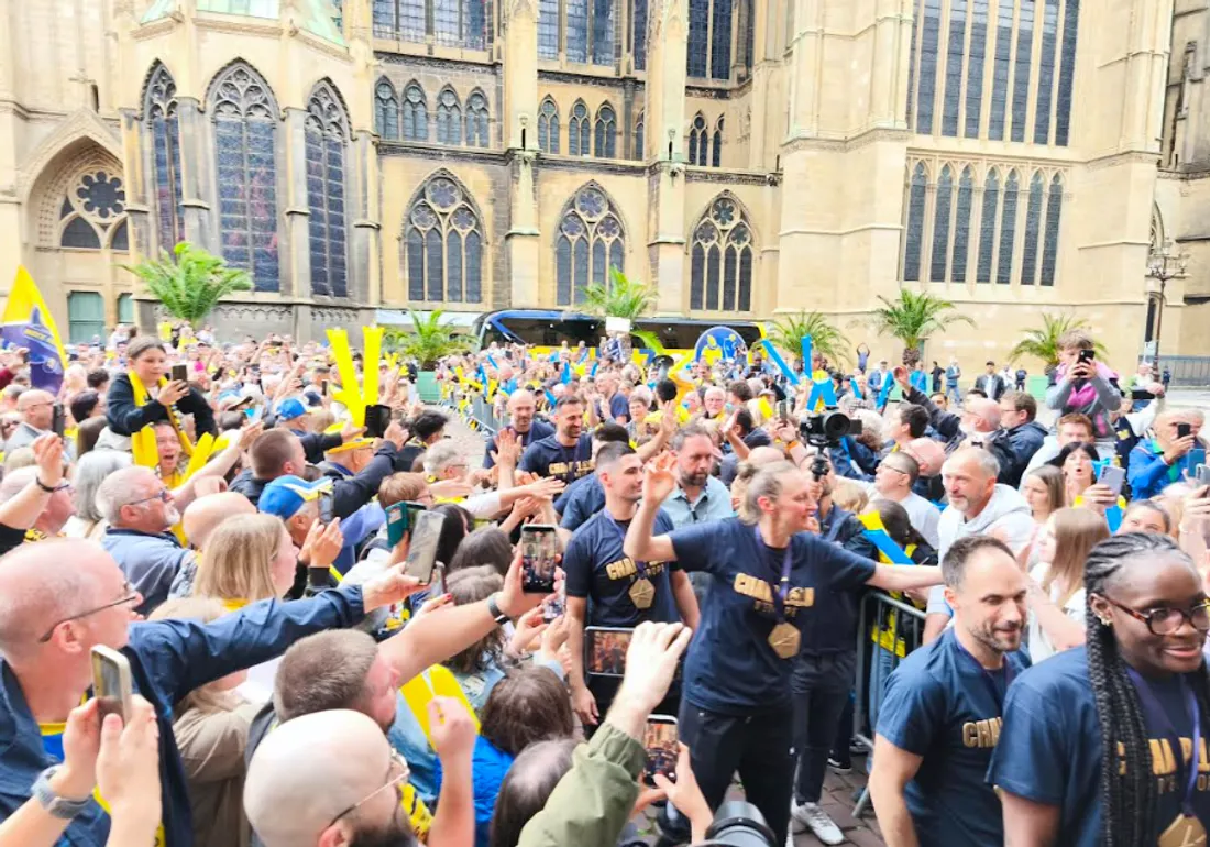 L'arrivée des dragonnes à Metz. 