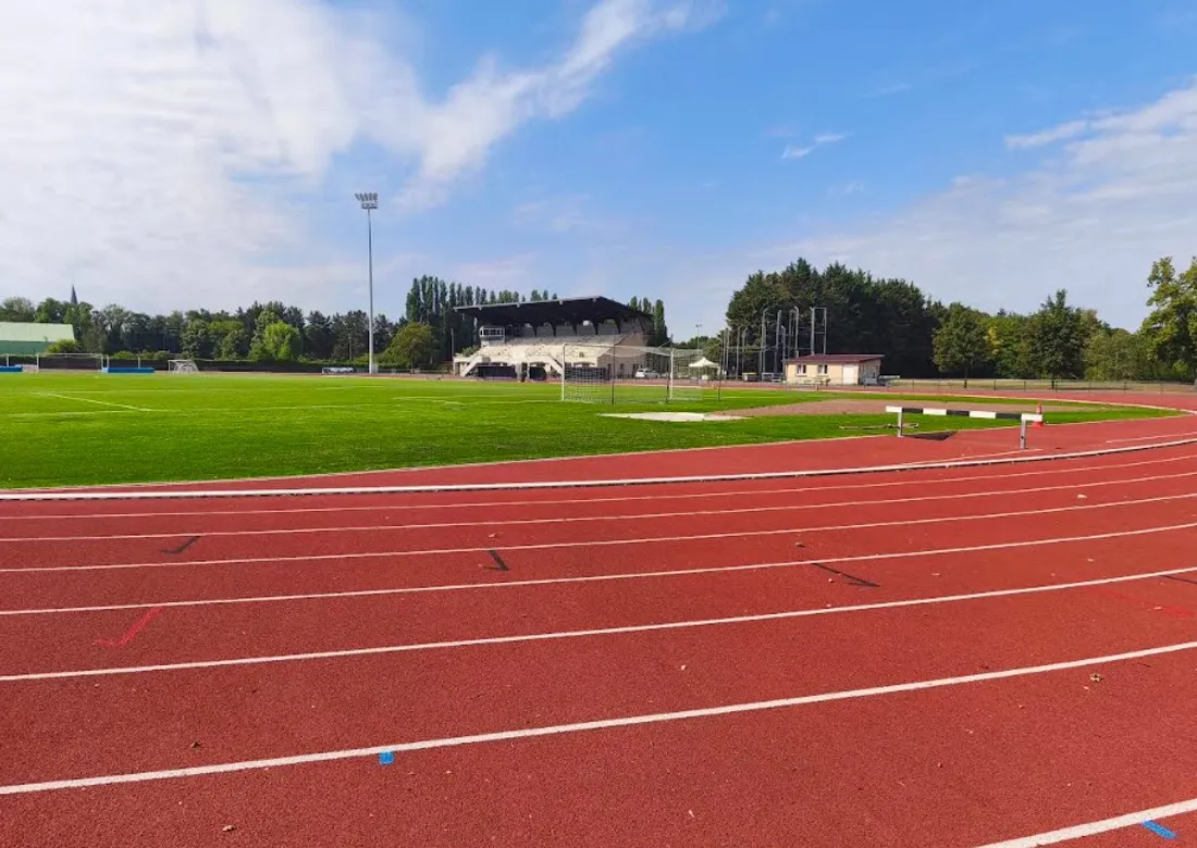 La piste d'athlétisme du Stade Mazelle à Longeville-lès-Metz. 