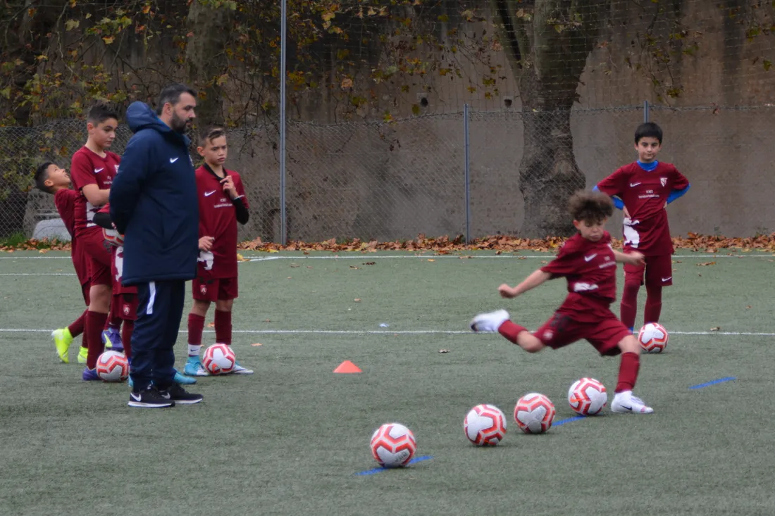 Les jeunes perfectionnent leur technique 