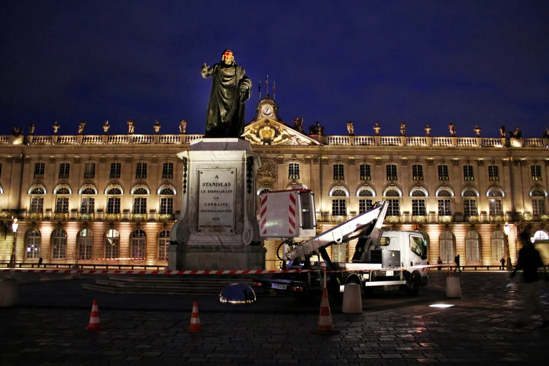 Stanislas remet son masque.