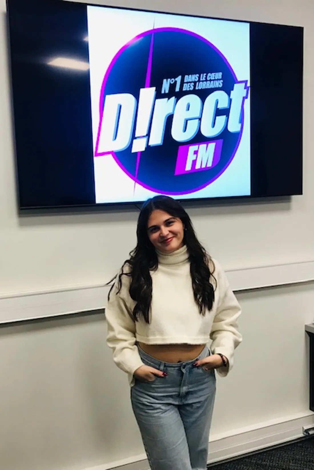 Tina_ASMR dans les studios de D!RECT FM. 