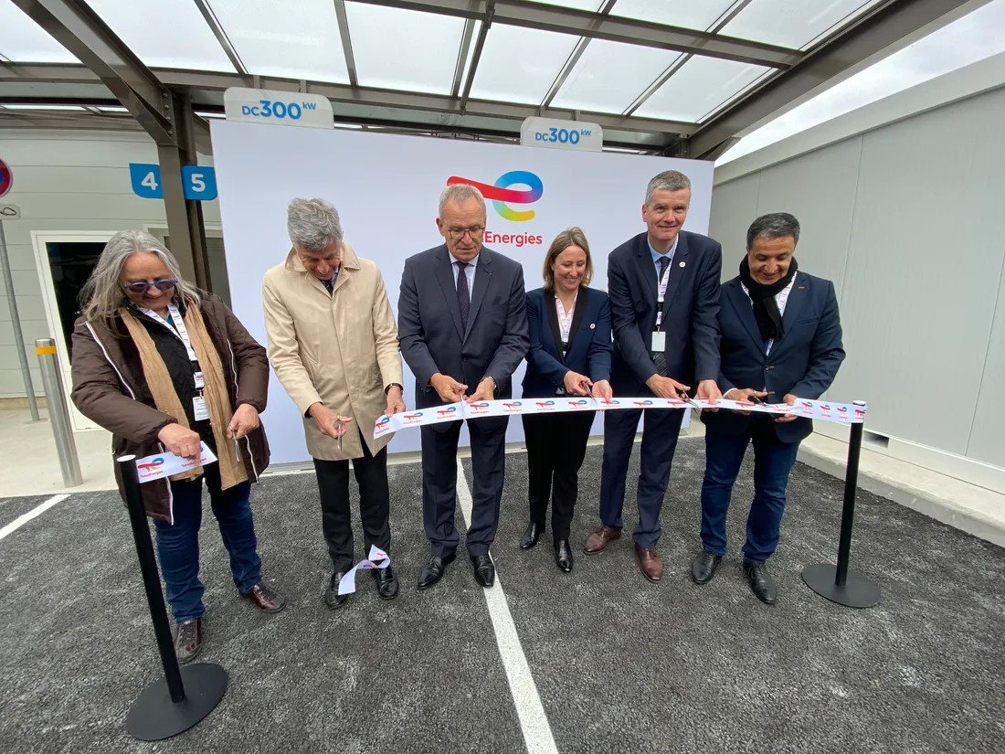 Inauguration de la première station 