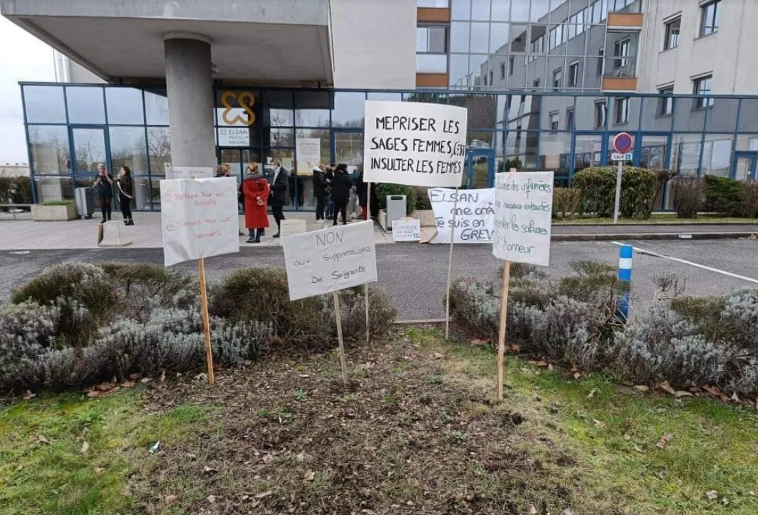 Le piquet de grève devant la clinique Majorelle ce lundi 3 janvier 2022