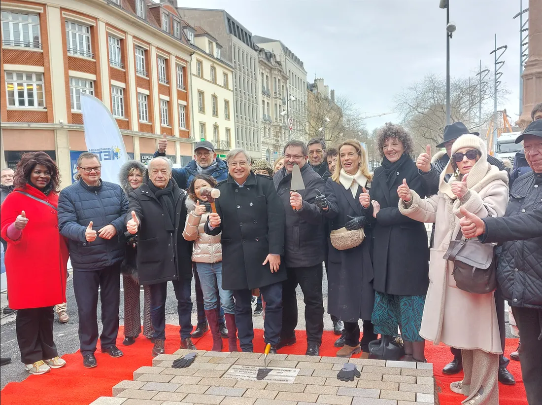  pose du premier pavé rue Serpenoise 