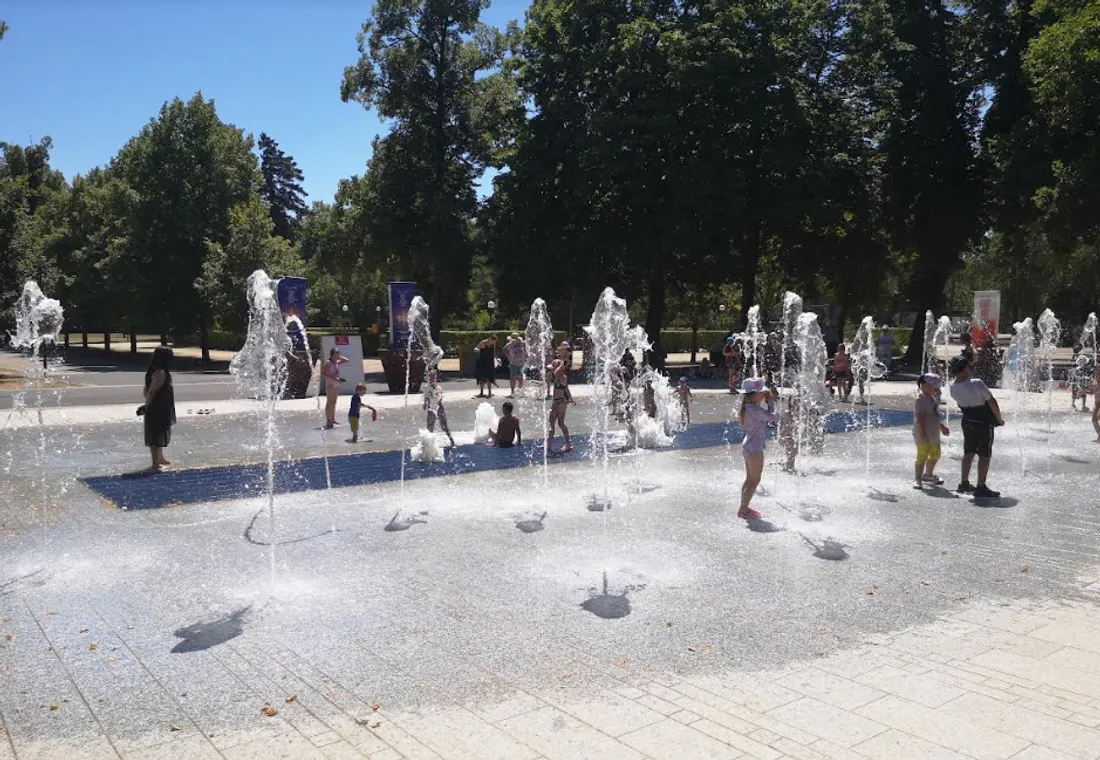 Le miroir d'eau du parc de la Pépinière