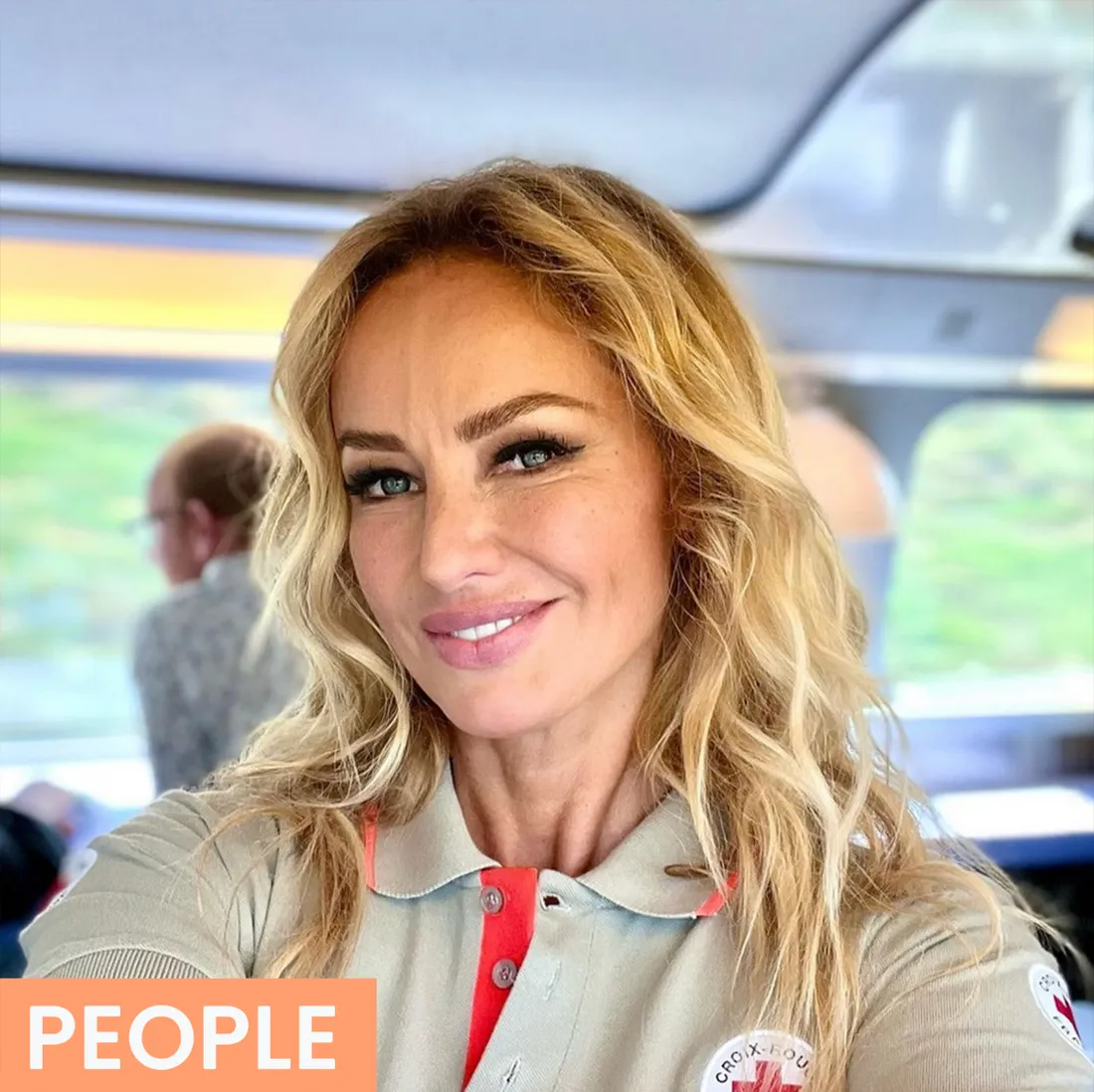 Adriana Karembeu est de nouveau un coeur à prendre