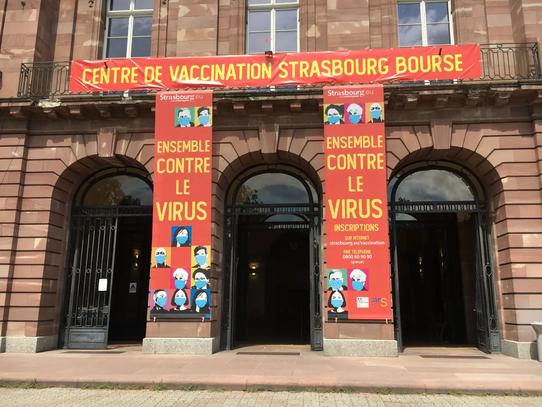 entrée centre vaccination de Strasbourg été