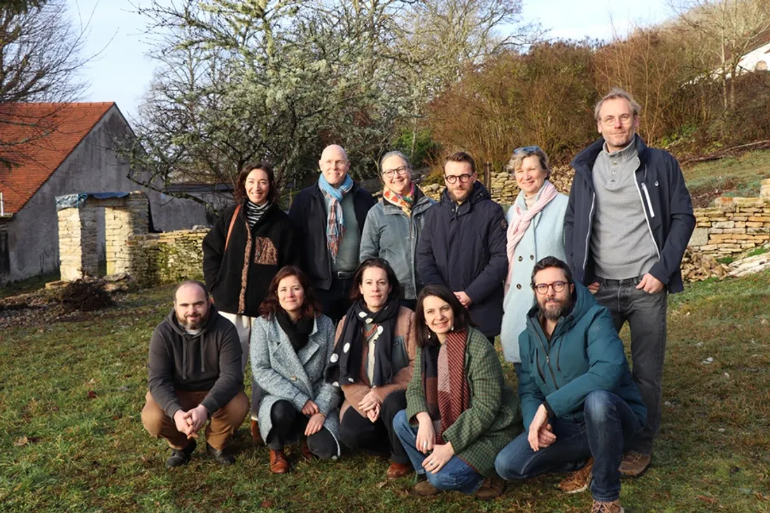Odile Edouard-Gervreau, troisième en haut en partant de la gauche, accompagnée de ses 10 colistiers.