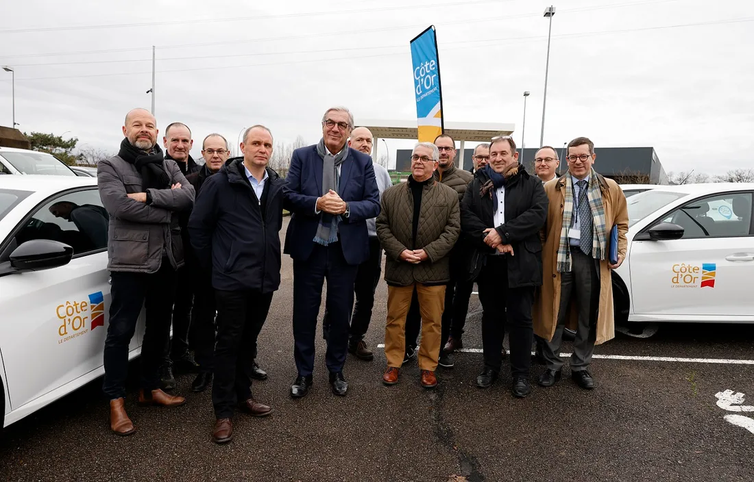 François Sauvadet a réceptionné 15 nouveaux véhicules électriques 