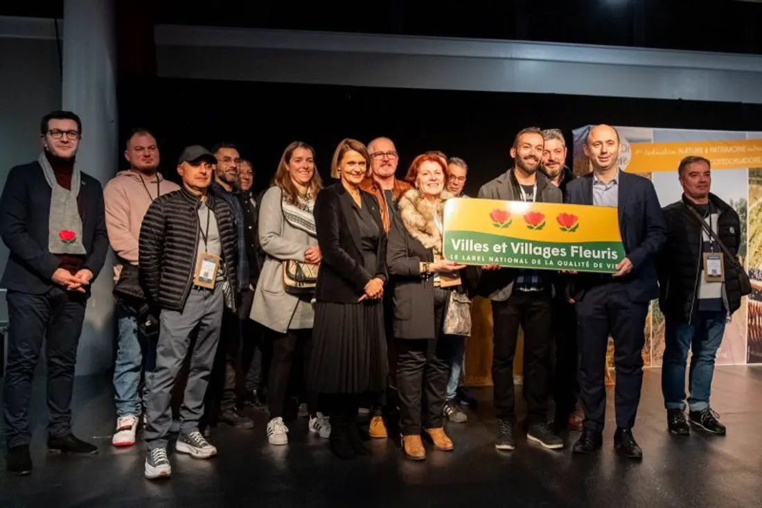 L’équipe des services techniques de Chevigny, dont le maire Guillaume Ruet sur la droite.