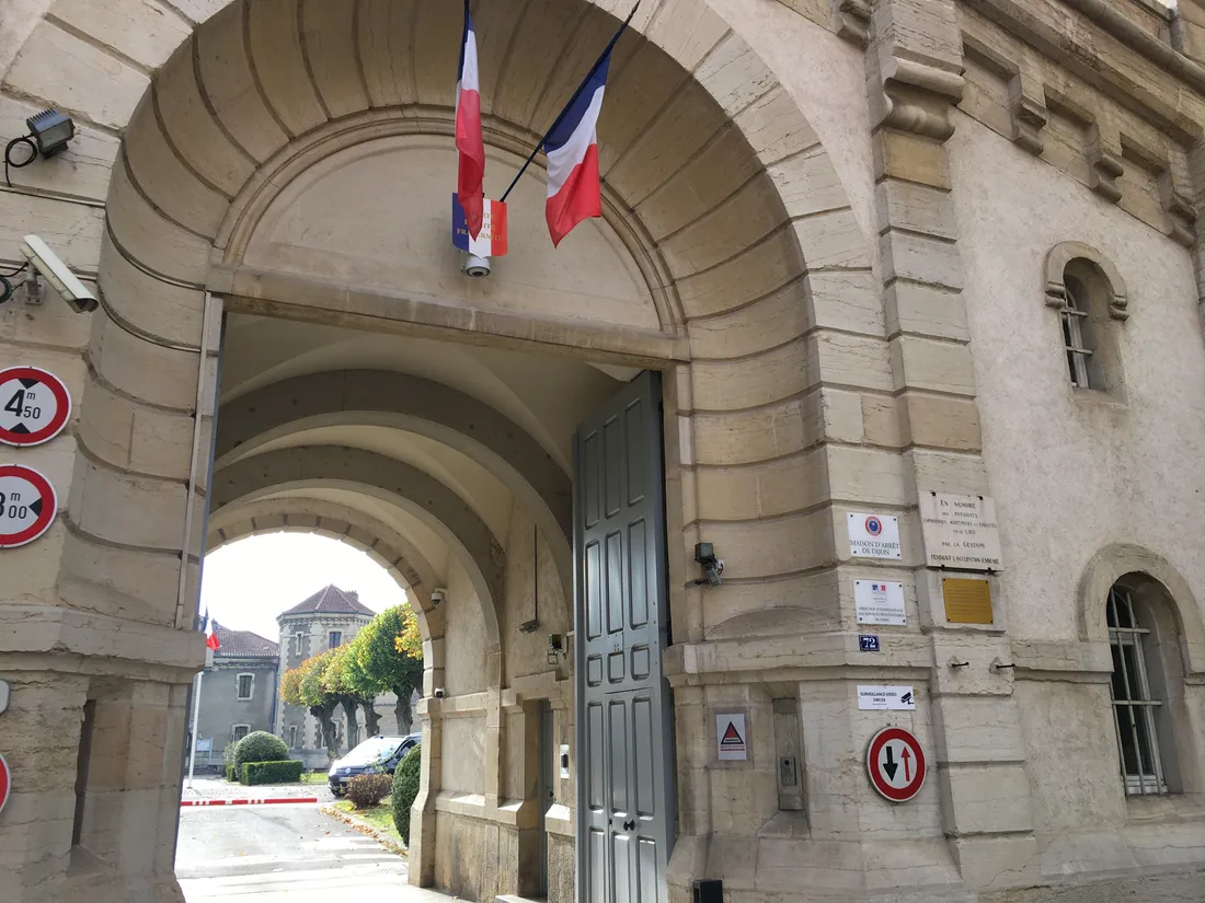 Plusieurs personnalités politiques réagissent aux deux évasions de la maison d'arrêt de Dijon.
