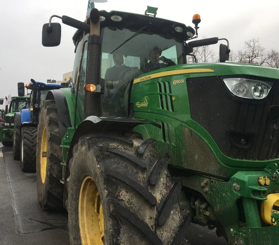 L’A6 est fermée en Côte d’Or suite à une action des agriculteurs près de Pouilly en Auxois 