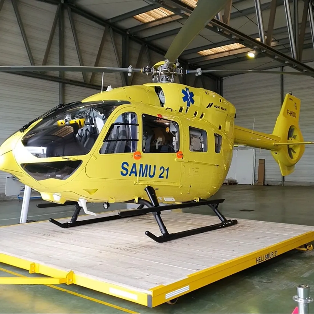 Jusqu’à maintenant, l’hélicoptère du CHU de Dijon restait stationné à l’aéroport de Longvic