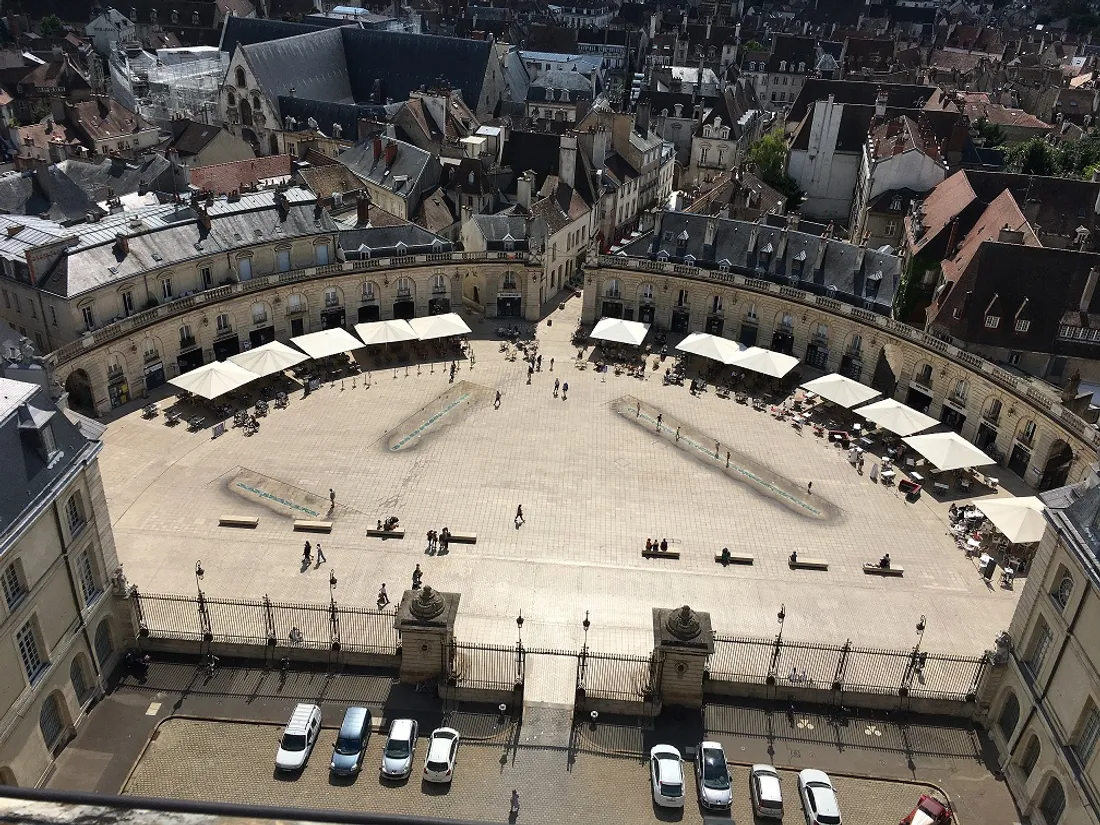 La place de la Libération à Dijon accueille le tournage d'un film indien. 