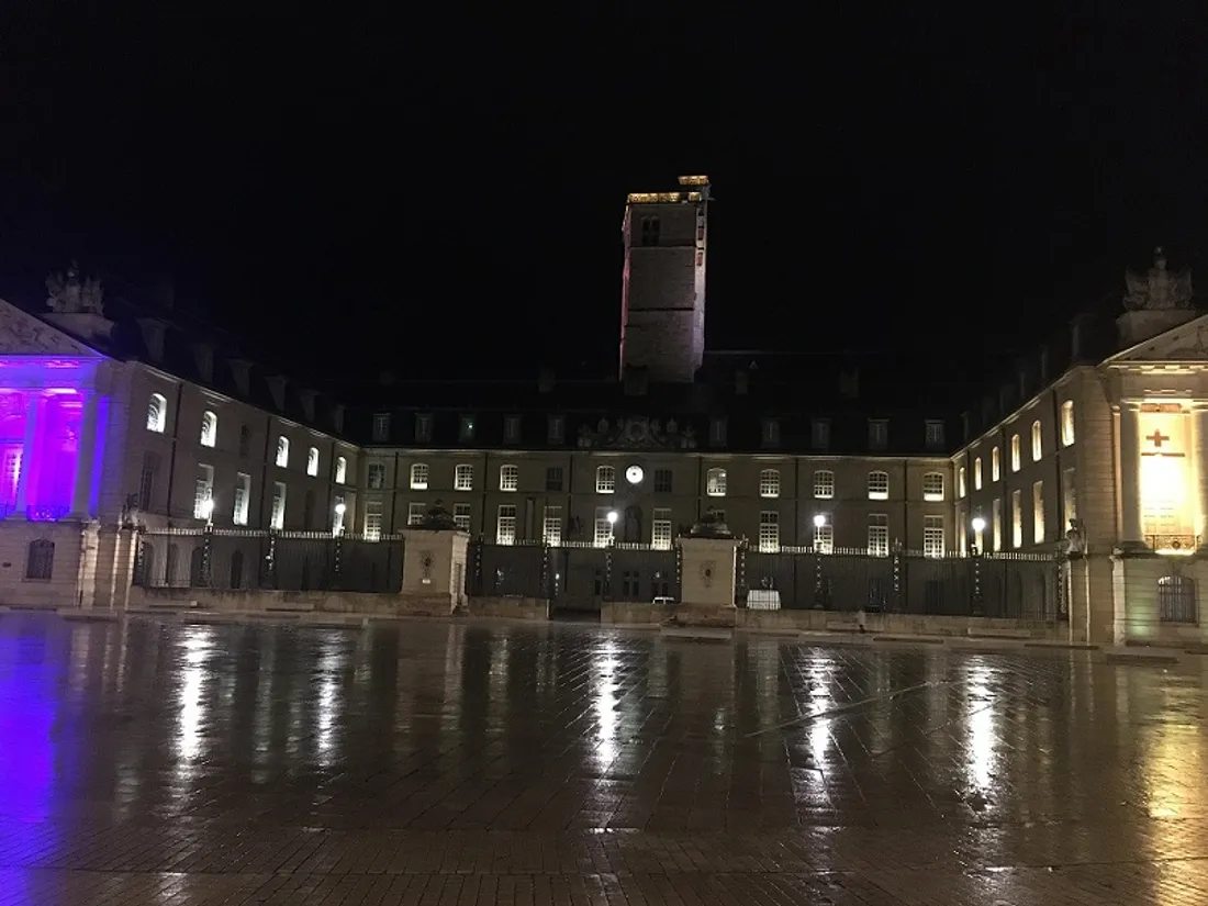 Le rassemblement aura lieu dans la Cour d'honneur de l'Hôtel de Ville.