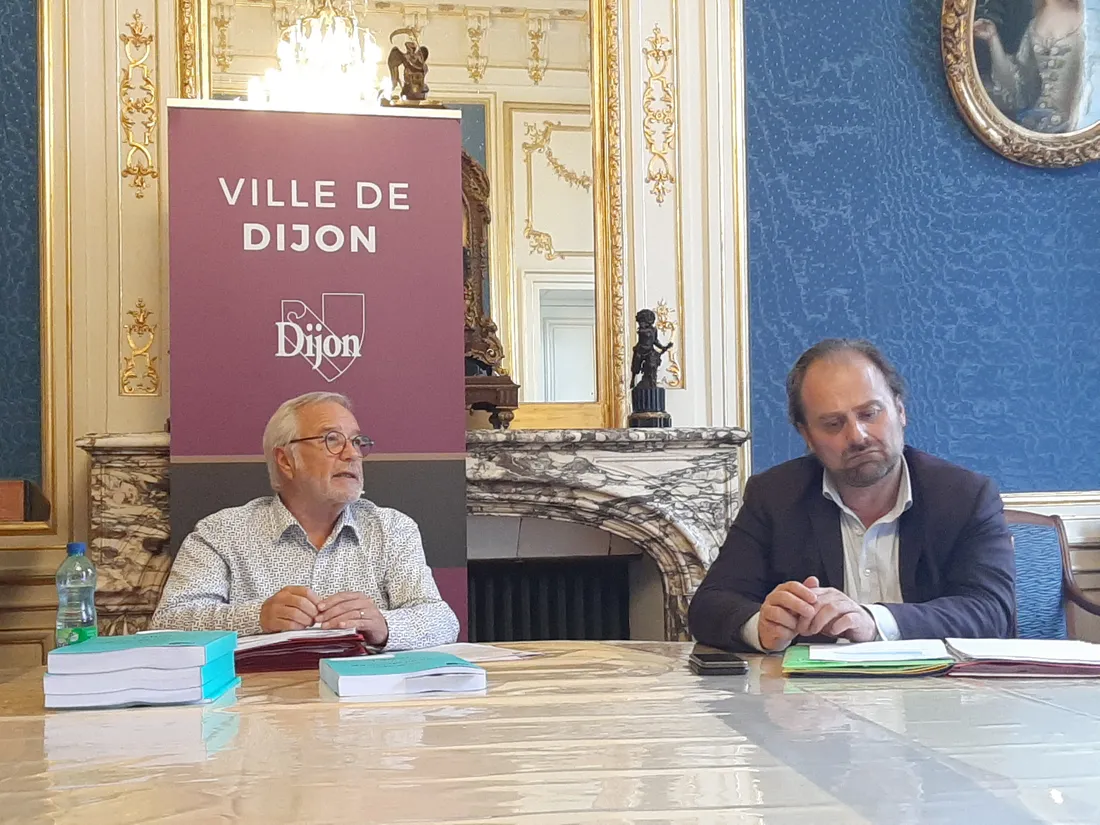 François Rebsamen : « Adapter nos terrains de sport pour que plus de jeunes viennent le pratiquer »