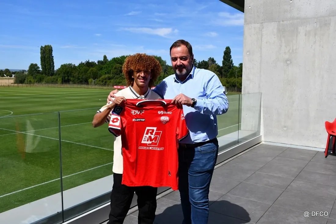 Rayane El Khamali avec Olivier Delcourt, le président du DFCO 