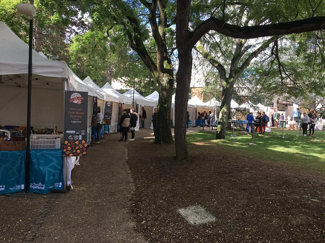Les jardins du Département lors d'un précédent marché 100% Côte-d'Or.